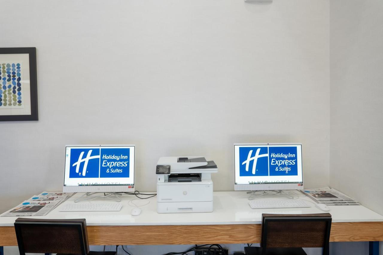 Holiday Inn Express & Suites - Lake Forest, An Ihg Hotel Esterno foto