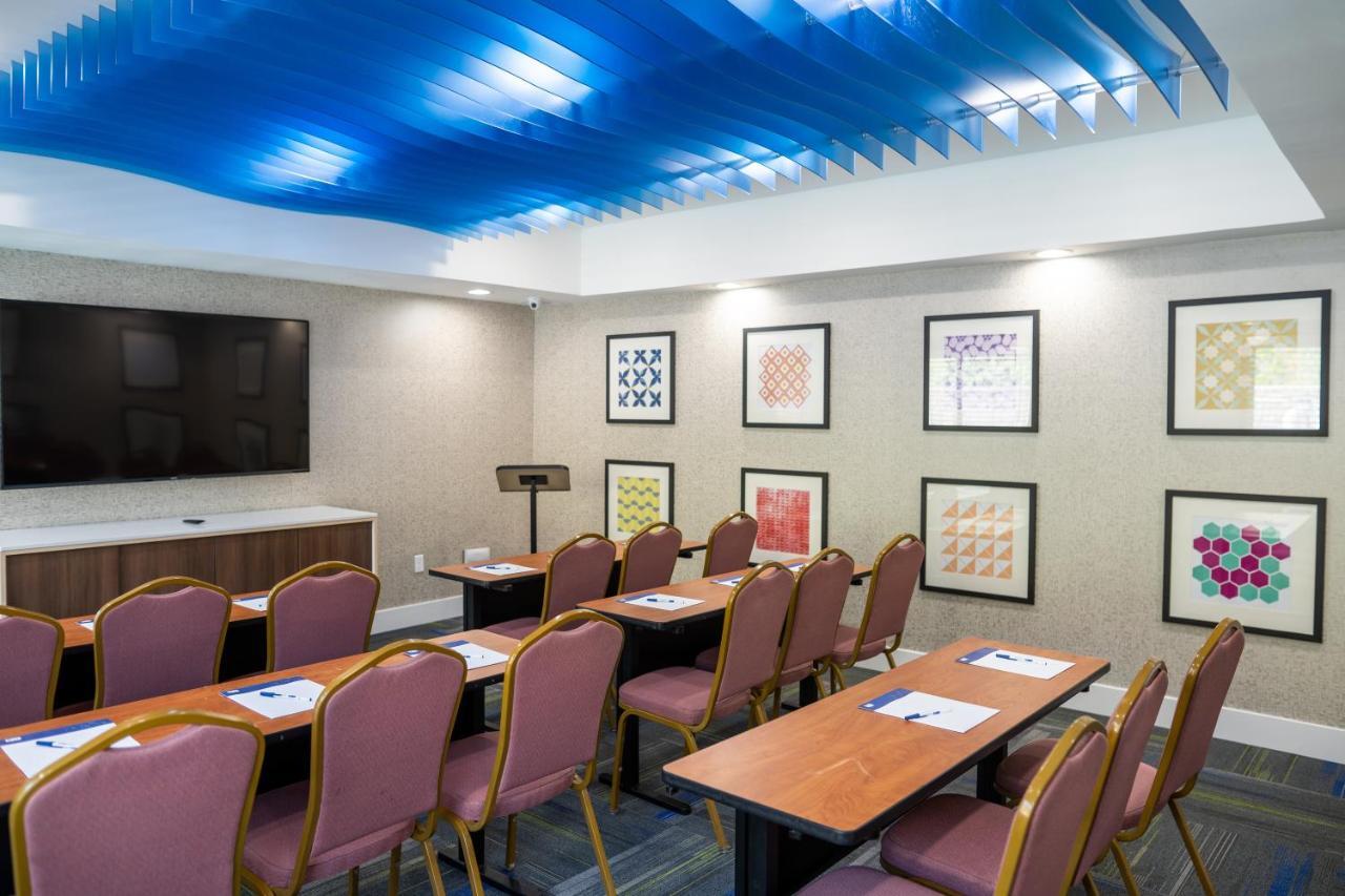 Holiday Inn Express & Suites - Lake Forest, An Ihg Hotel Esterno foto