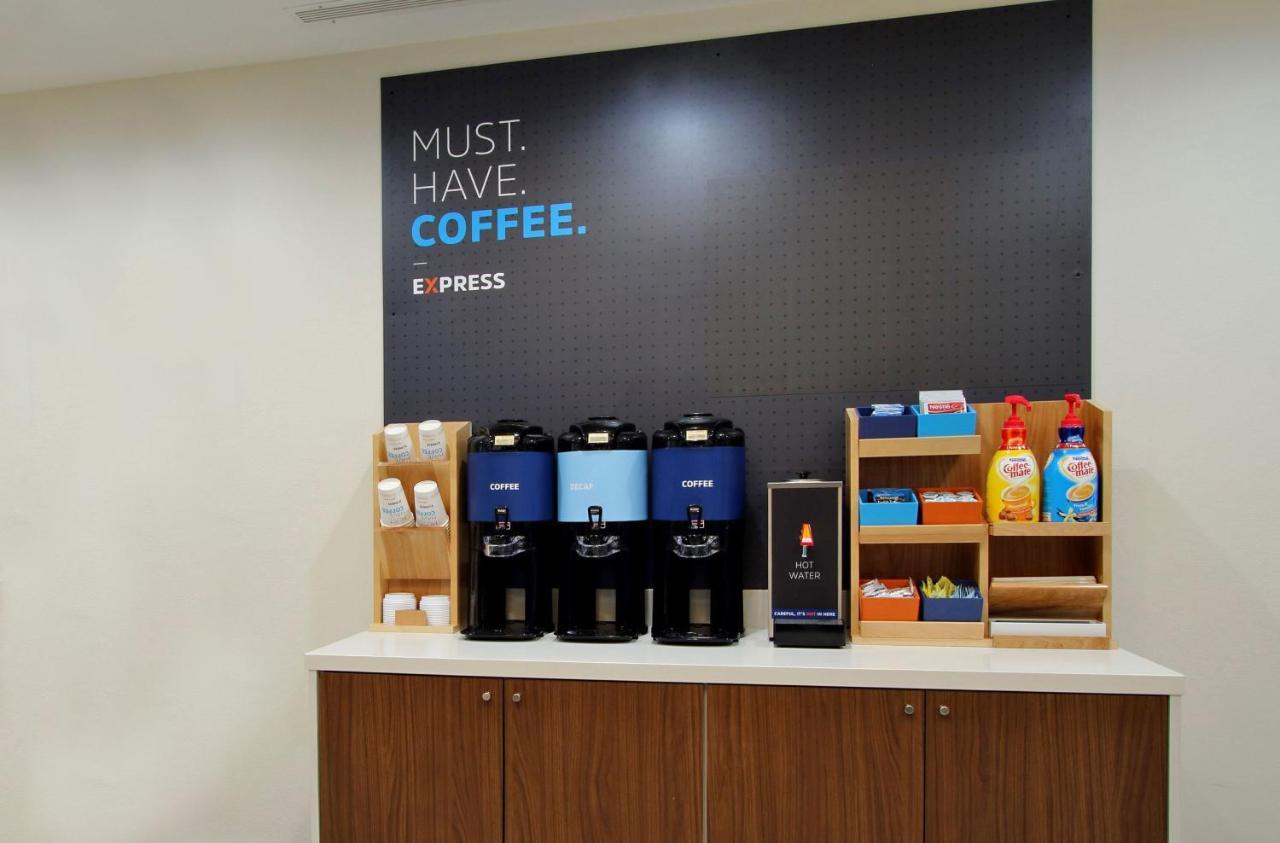 Holiday Inn Express & Suites - Lake Forest, An Ihg Hotel Esterno foto